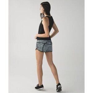 Lululemon Tracker Short *4-way Stretch Ace Spot Tranquil Blue Black Size 6 EUC